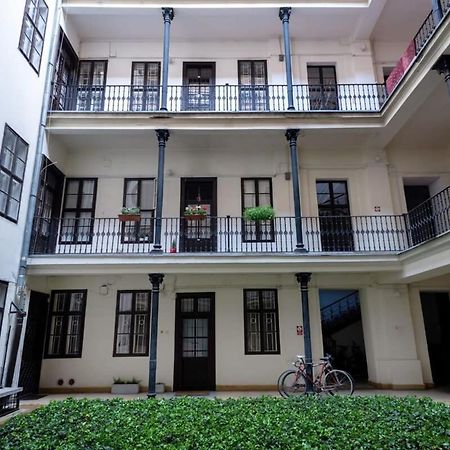 בודפשט Lovely Downtown Apartment Close To The Basilica מראה חיצוני תמונה