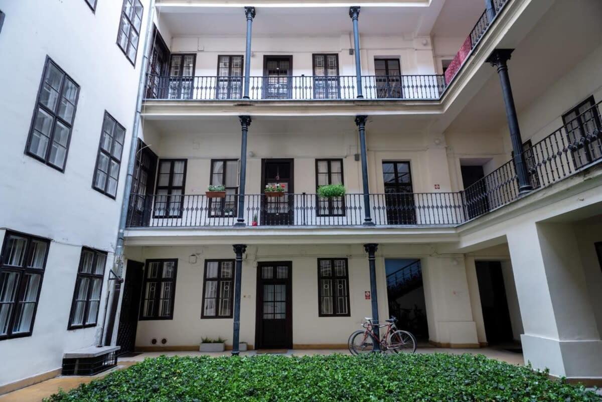 בודפשט Lovely Downtown Apartment Close To The Basilica מראה חיצוני תמונה