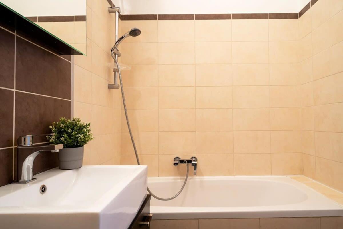 בודפשט Lovely Downtown Apartment Close To The Basilica מראה חיצוני תמונה