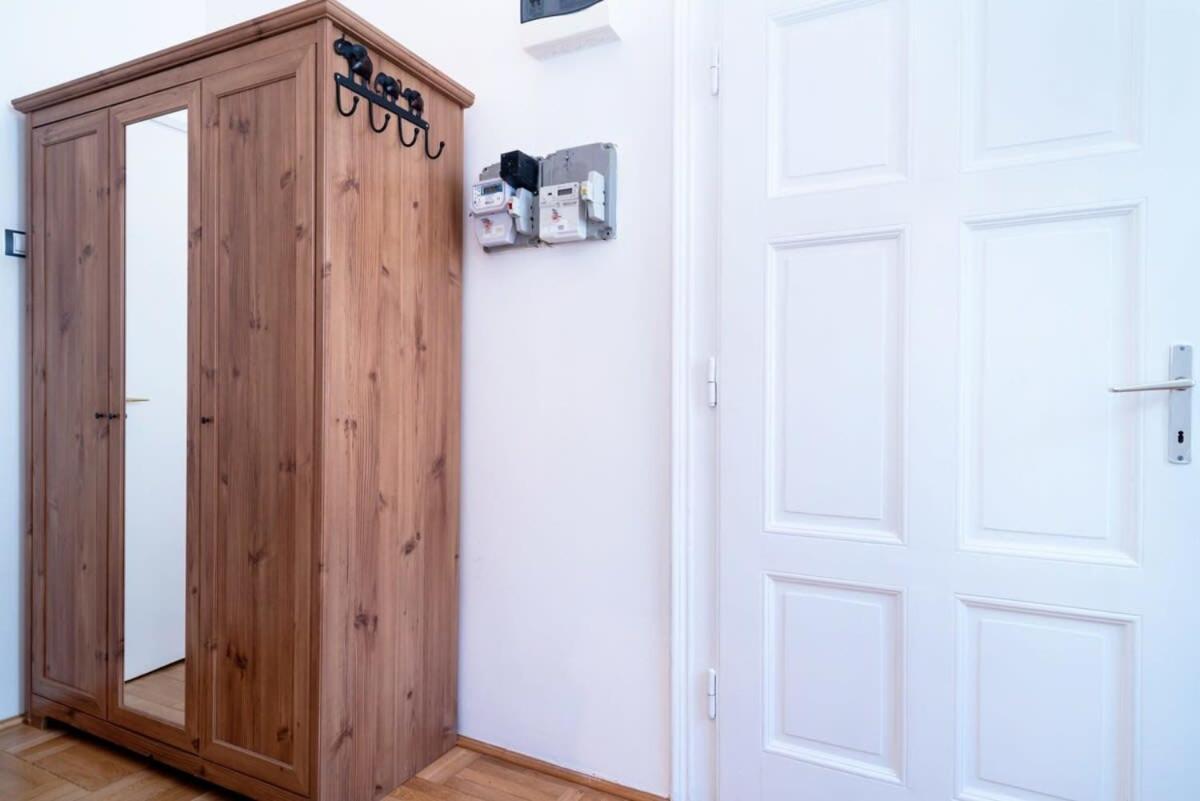 בודפשט Lovely Downtown Apartment Close To The Basilica מראה חיצוני תמונה