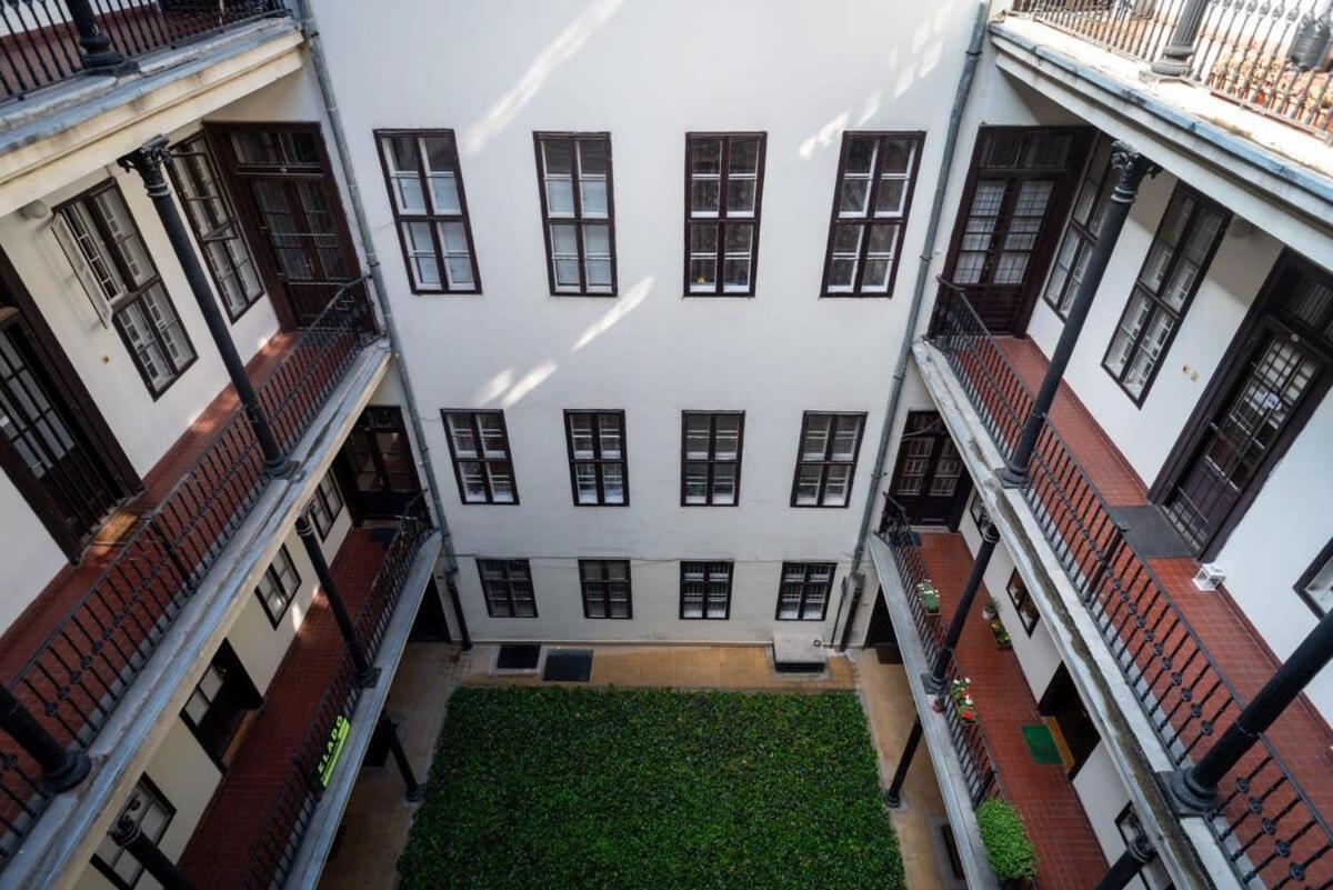 בודפשט Lovely Downtown Apartment Close To The Basilica מראה חיצוני תמונה